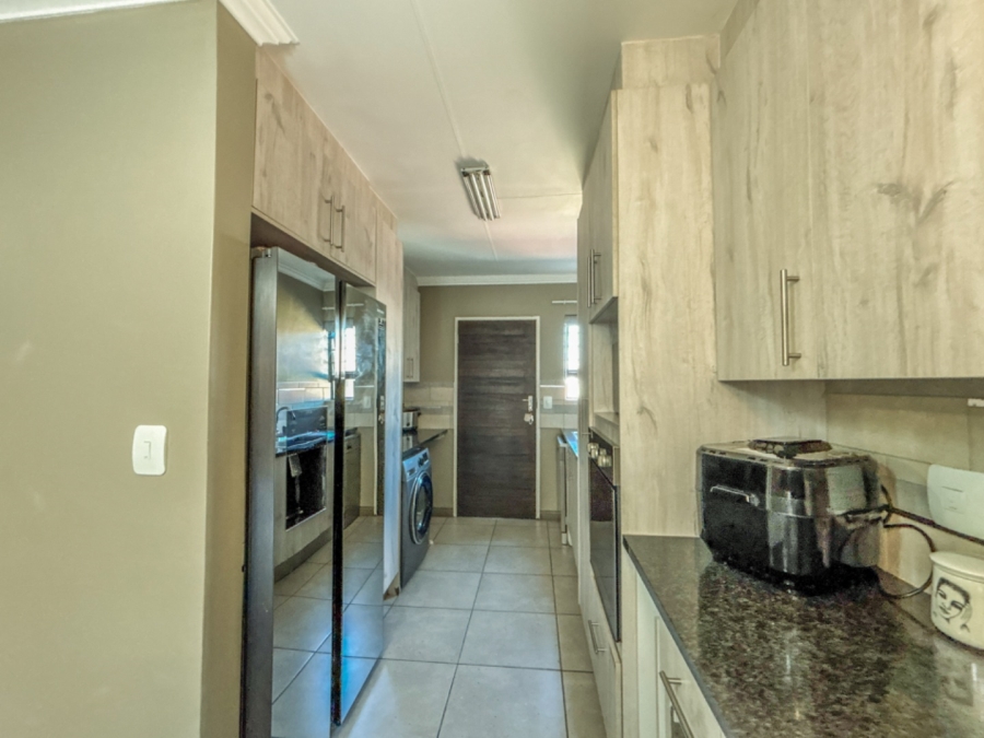 3 Bedroom Property for Sale in Rooihuiskraal North Gauteng