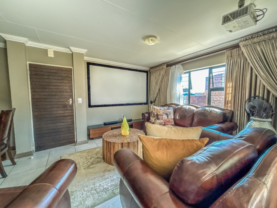 3 Bedroom Property for Sale in Rooihuiskraal North Gauteng