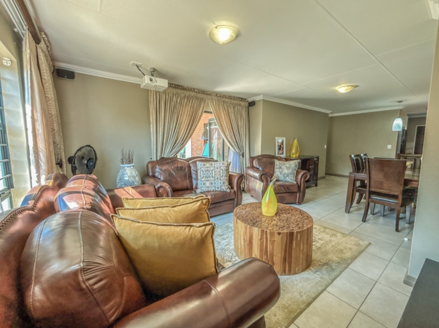 3 Bedroom Property for Sale in Rooihuiskraal North Gauteng