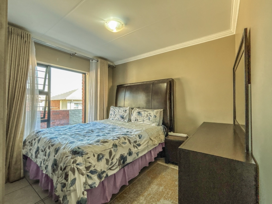 3 Bedroom Property for Sale in Rooihuiskraal North Gauteng