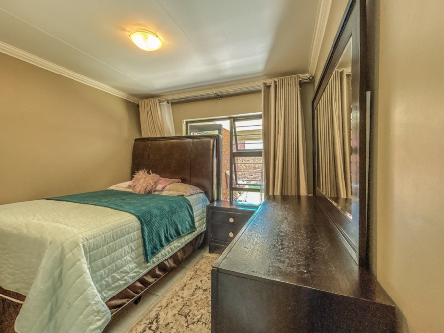 3 Bedroom Property for Sale in Rooihuiskraal North Gauteng