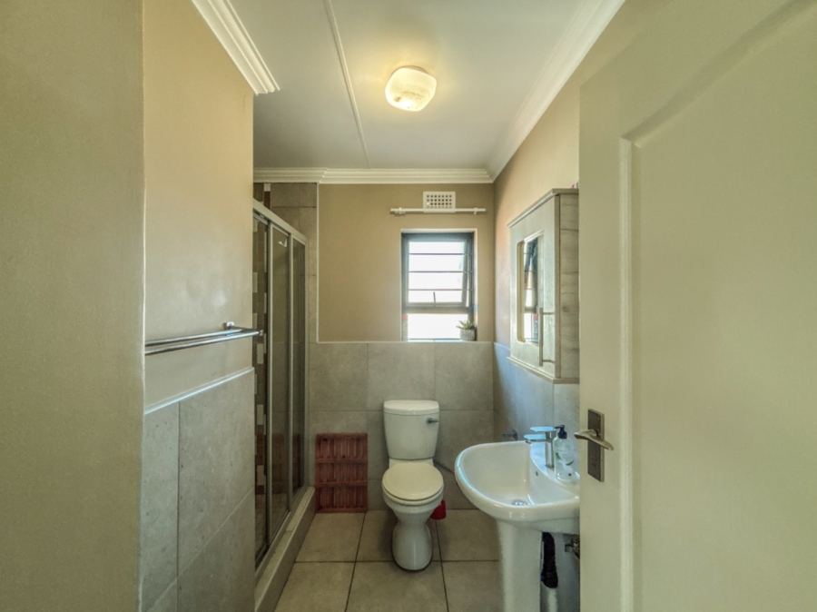 3 Bedroom Property for Sale in Rooihuiskraal North Gauteng