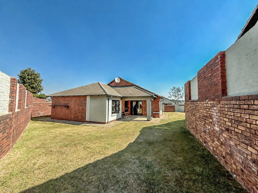 3 Bedroom Property for Sale in Rooihuiskraal North Gauteng