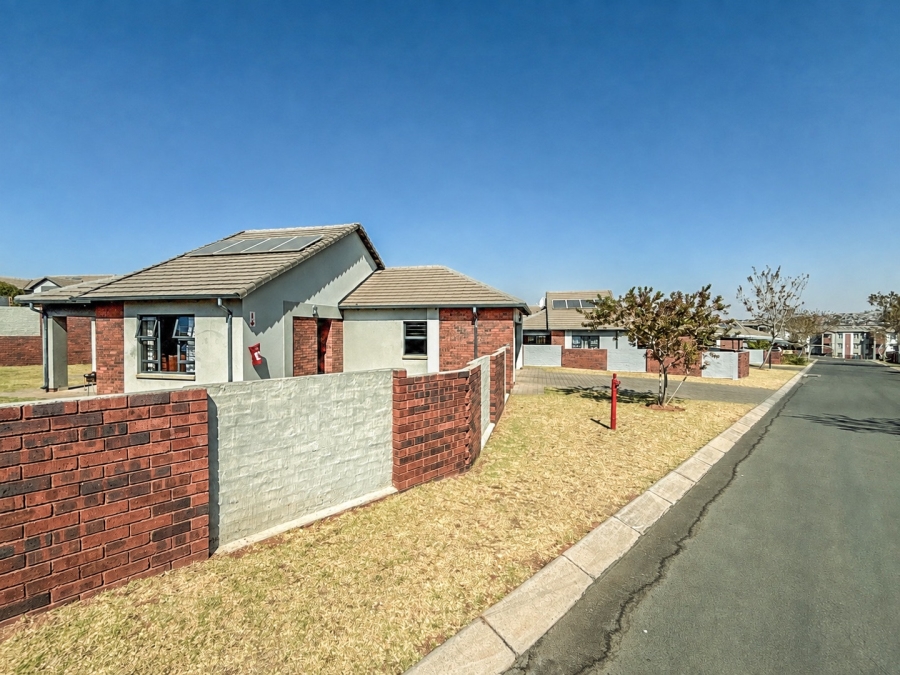 3 Bedroom Property for Sale in Rooihuiskraal North Gauteng