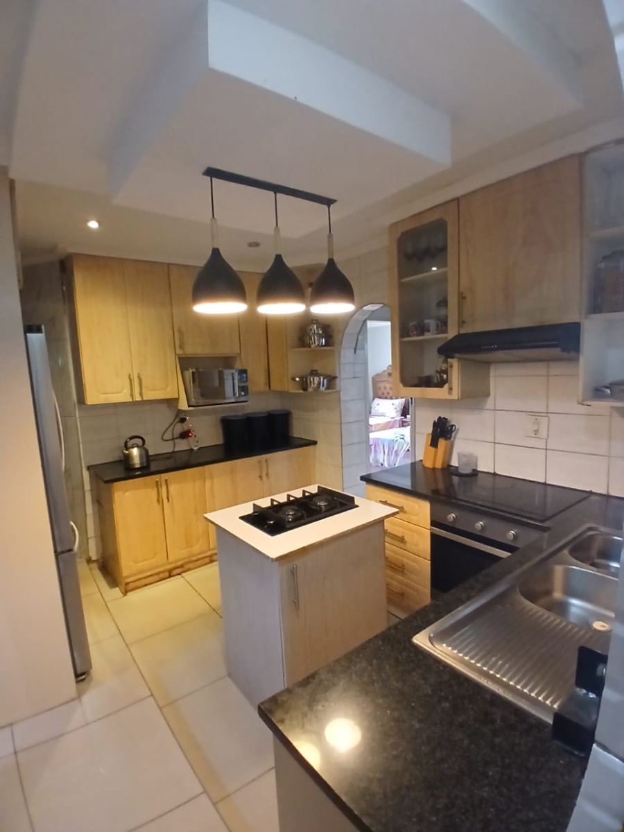3 Bedroom Property for Sale in Rondebult Gauteng