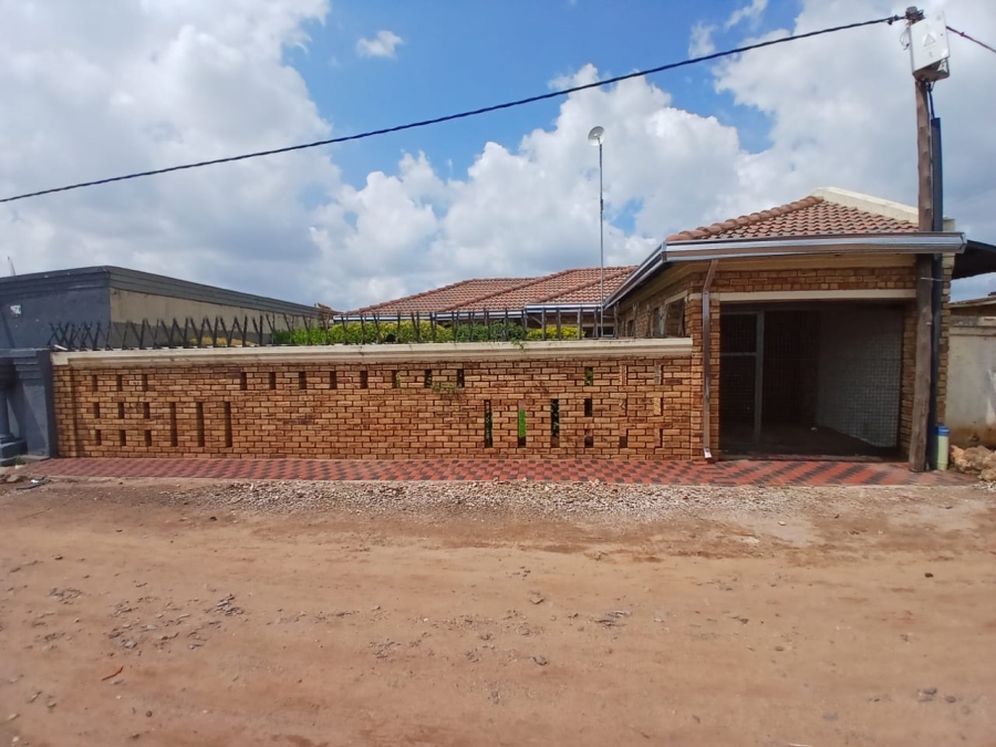 3 Bedroom Property for Sale in Rondebult Gauteng