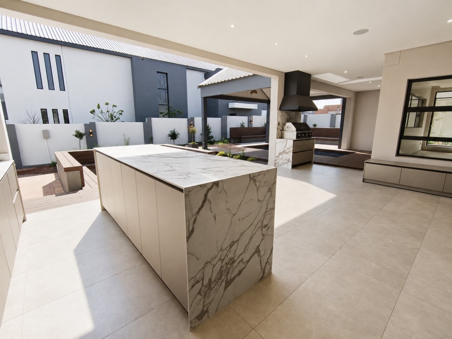 6 Bedroom Property for Sale in Midstream Heights Gauteng
