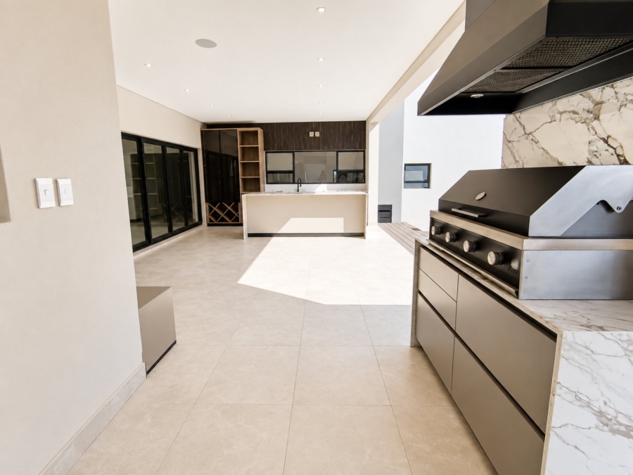 6 Bedroom Property for Sale in Midstream Heights Gauteng
