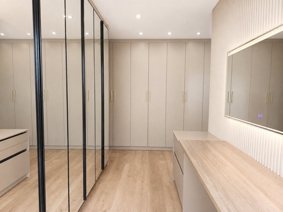 6 Bedroom Property for Sale in Midstream Heights Gauteng
