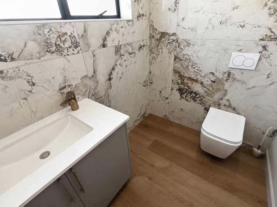 6 Bedroom Property for Sale in Midstream Heights Gauteng
