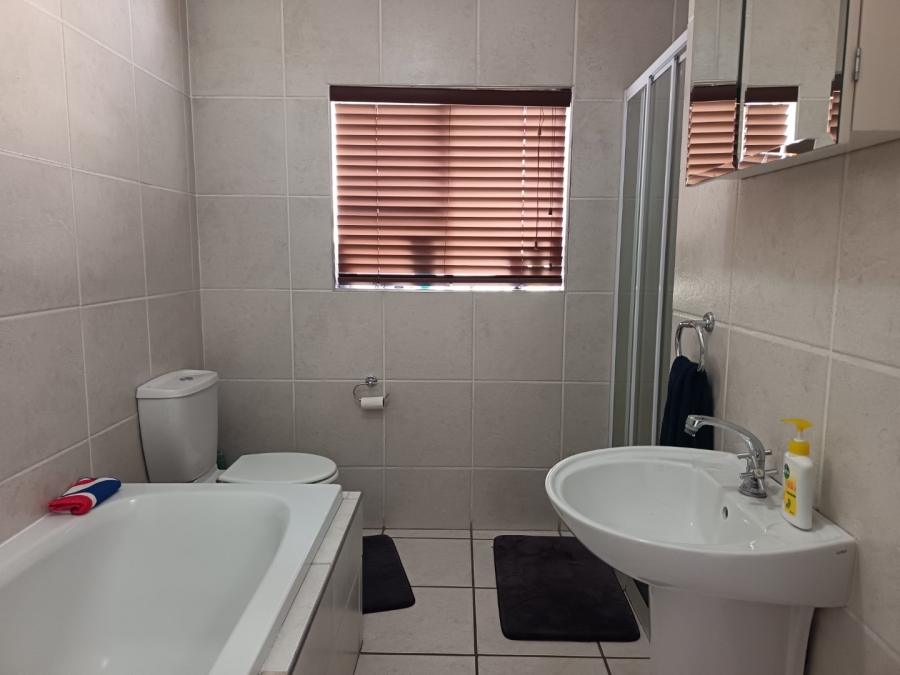 2 Bedroom Property for Sale in Sunninghill Gauteng
