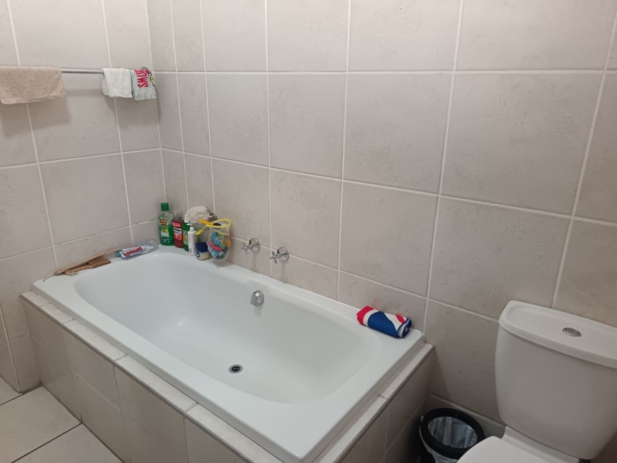 2 Bedroom Property for Sale in Sunninghill Gauteng