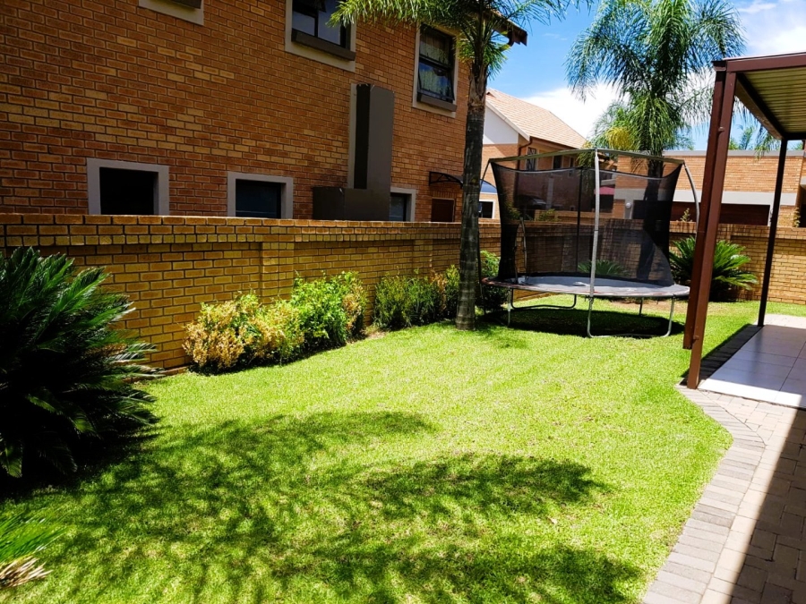 To Let 3 Bedroom Property for Rent in Equestria Gauteng
