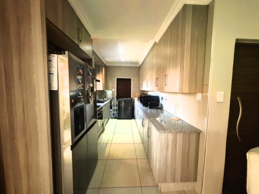 To Let 3 Bedroom Property for Rent in Equestria Gauteng