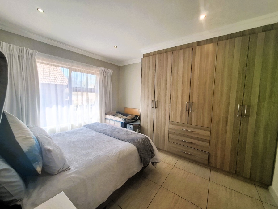 To Let 3 Bedroom Property for Rent in Equestria Gauteng