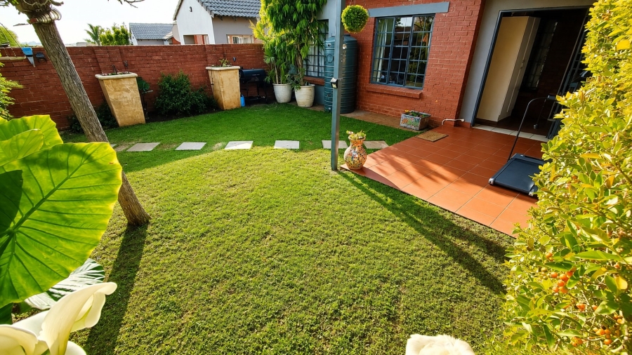 2 Bedroom Property for Sale in Monavoni Gauteng