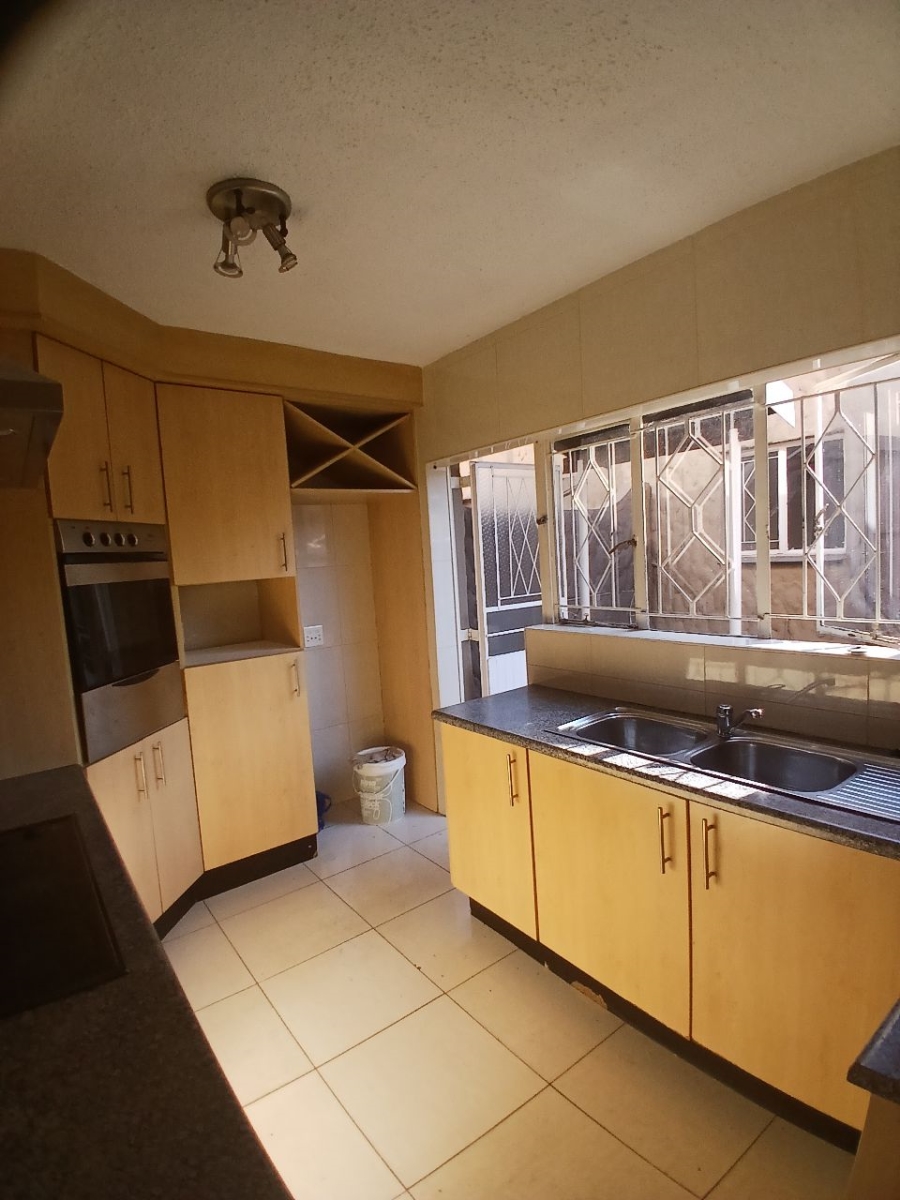 To Let 2 Bedroom Property for Rent in Constantia Kloof Gauteng