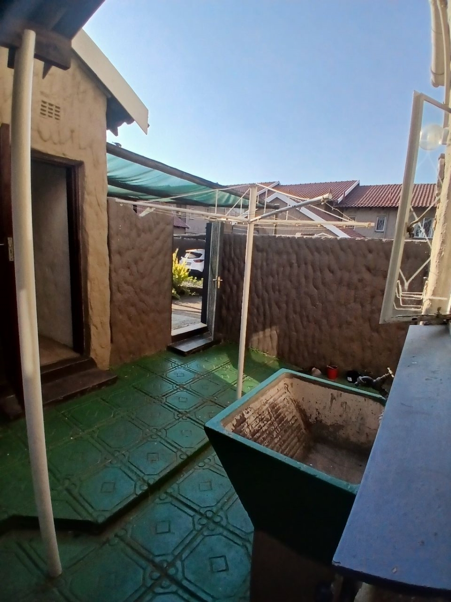 To Let 2 Bedroom Property for Rent in Constantia Kloof Gauteng