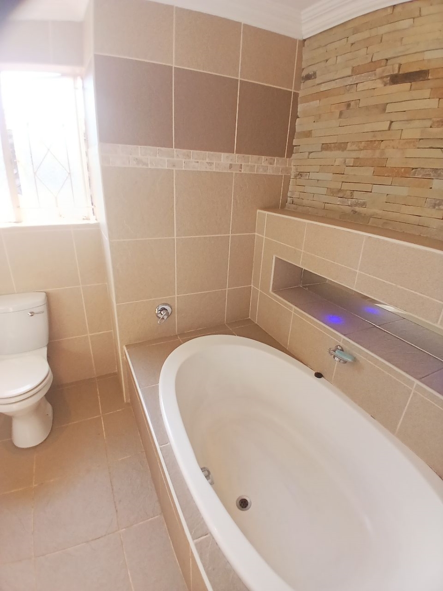 To Let 2 Bedroom Property for Rent in Constantia Kloof Gauteng