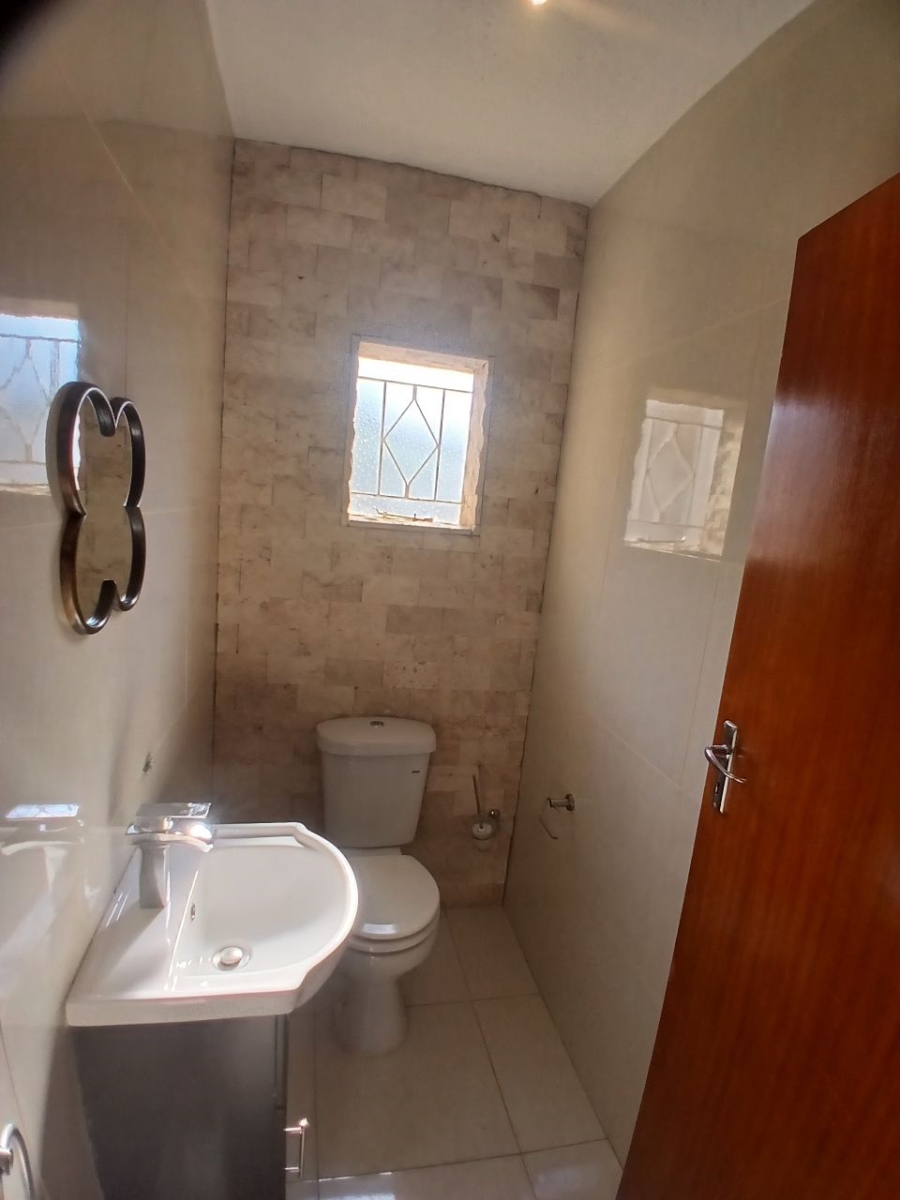To Let 2 Bedroom Property for Rent in Constantia Kloof Gauteng