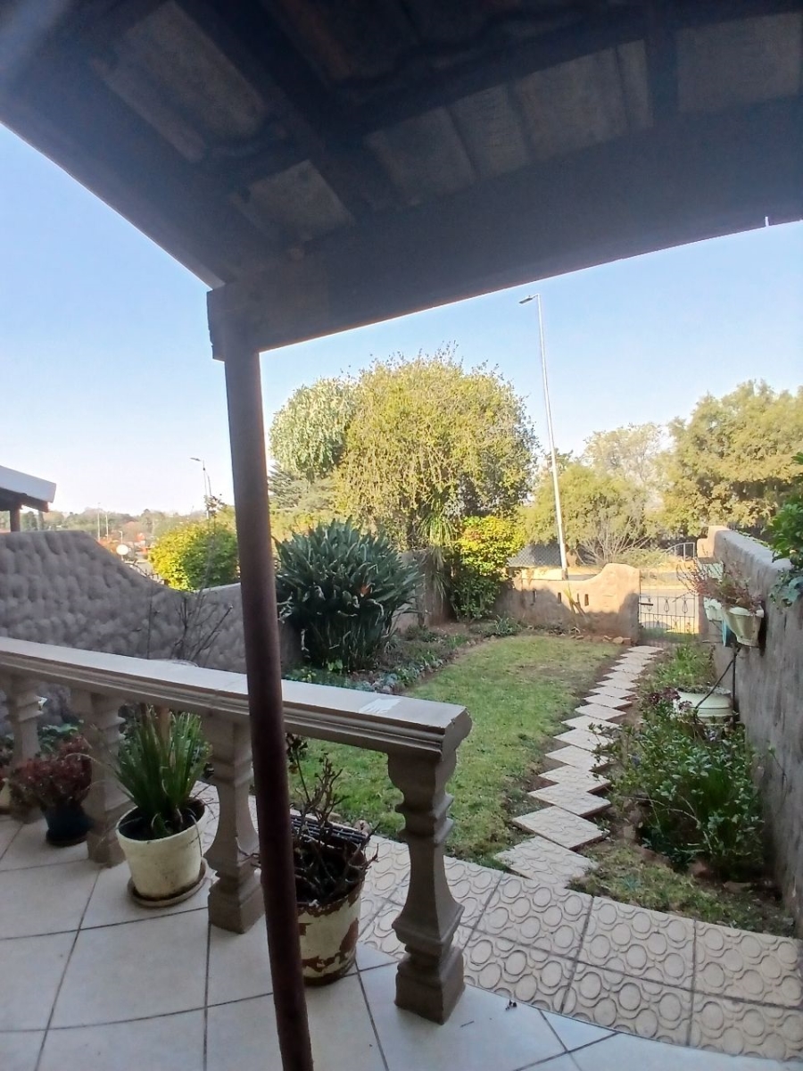 To Let 2 Bedroom Property for Rent in Constantia Kloof Gauteng