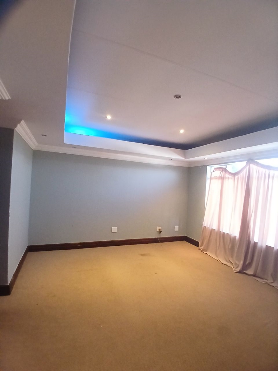 To Let 2 Bedroom Property for Rent in Constantia Kloof Gauteng