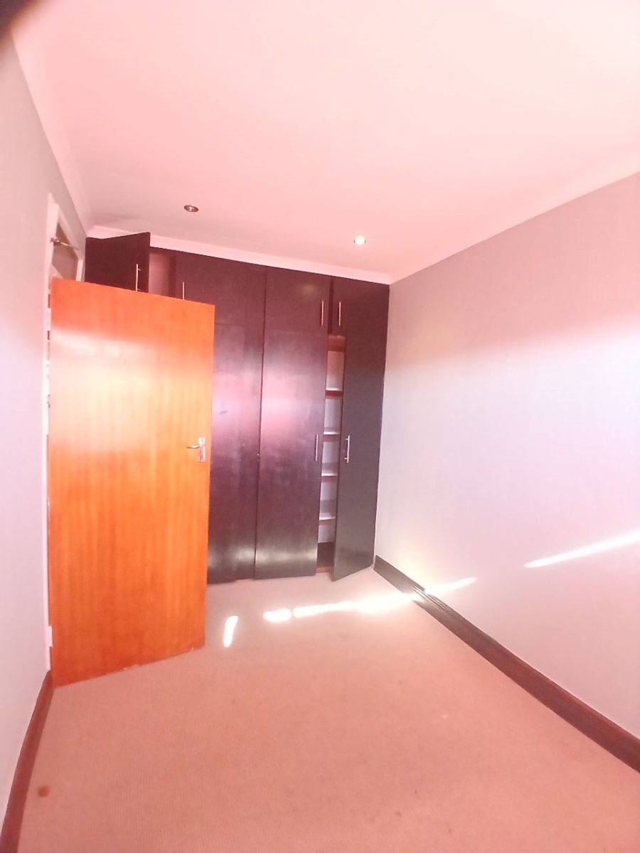 To Let 2 Bedroom Property for Rent in Constantia Kloof Gauteng