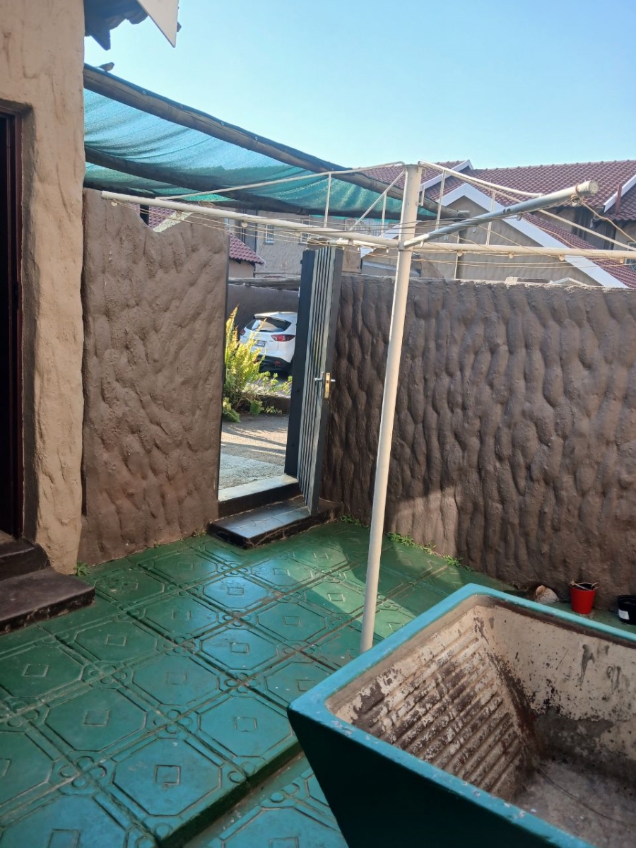 To Let 2 Bedroom Property for Rent in Constantia Kloof Gauteng