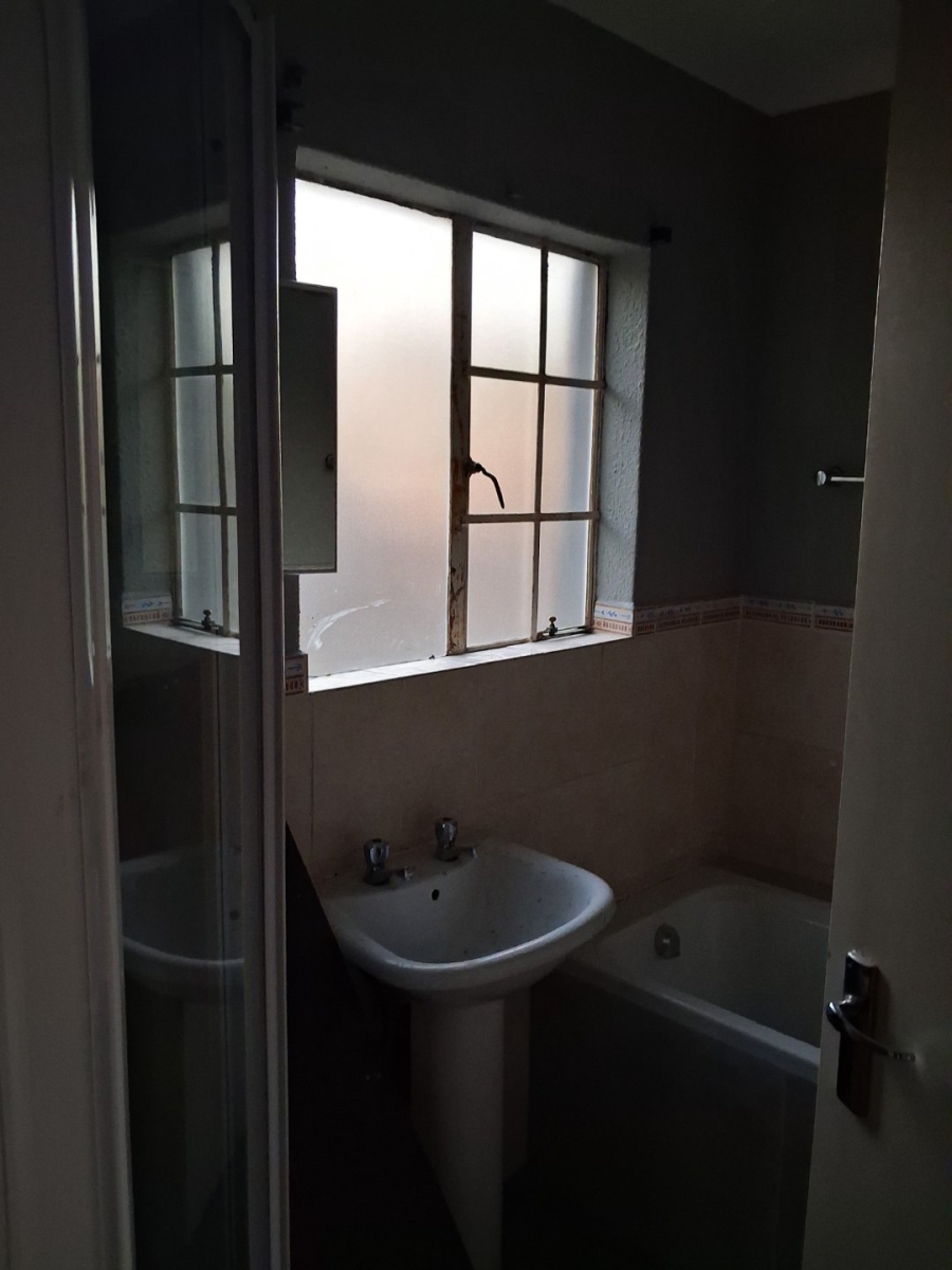 2 Bedroom Property for Sale in Kosmosdal Gauteng