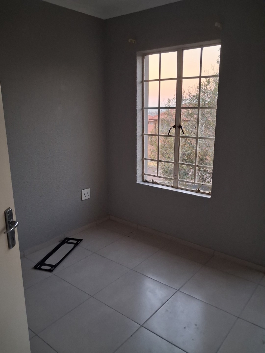 2 Bedroom Property for Sale in Kosmosdal Gauteng