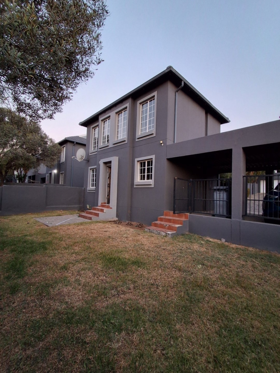 2 Bedroom Property for Sale in Kosmosdal Gauteng