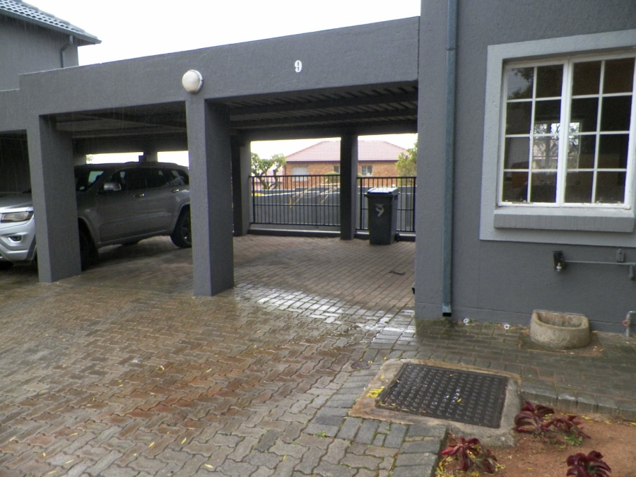 2 Bedroom Property for Sale in Kosmosdal Gauteng