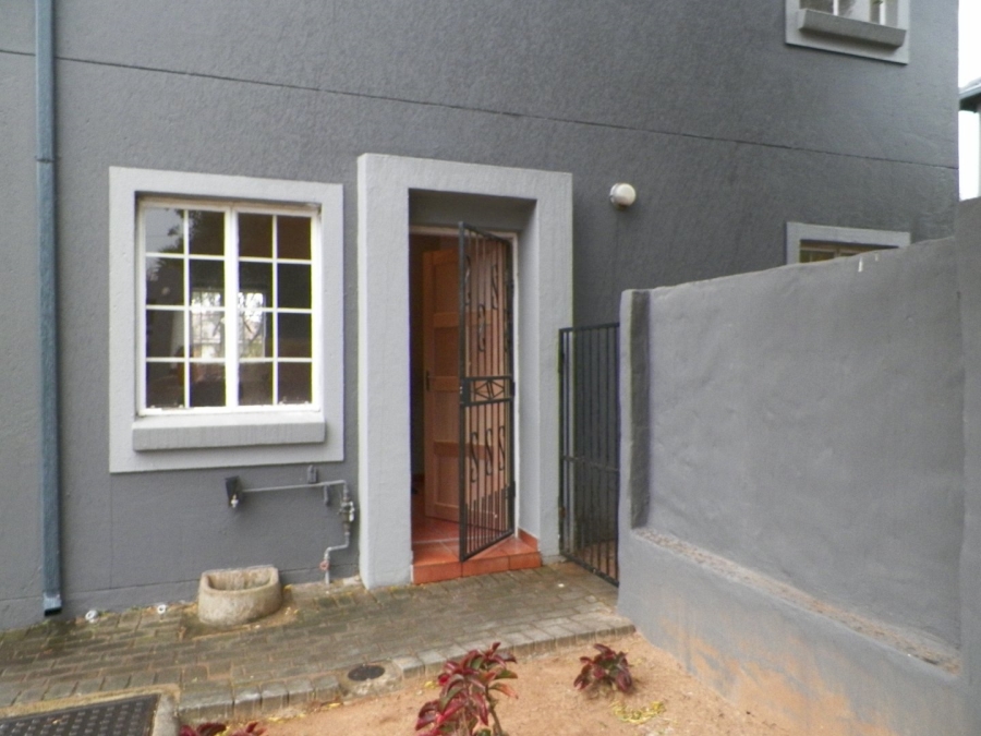 2 Bedroom Property for Sale in Kosmosdal Gauteng