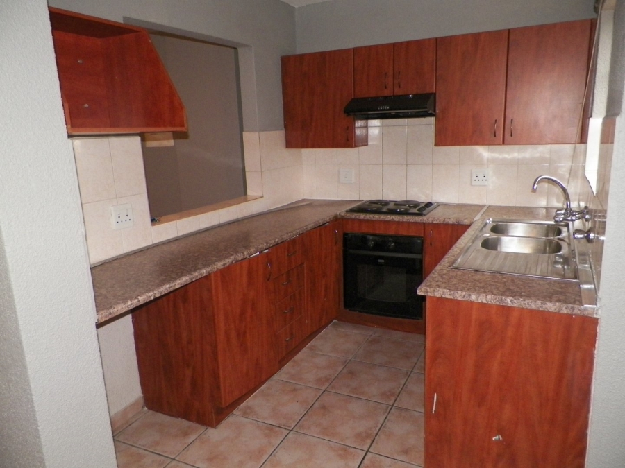 2 Bedroom Property for Sale in Kosmosdal Gauteng
