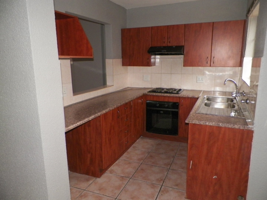 2 Bedroom Property for Sale in Kosmosdal Gauteng