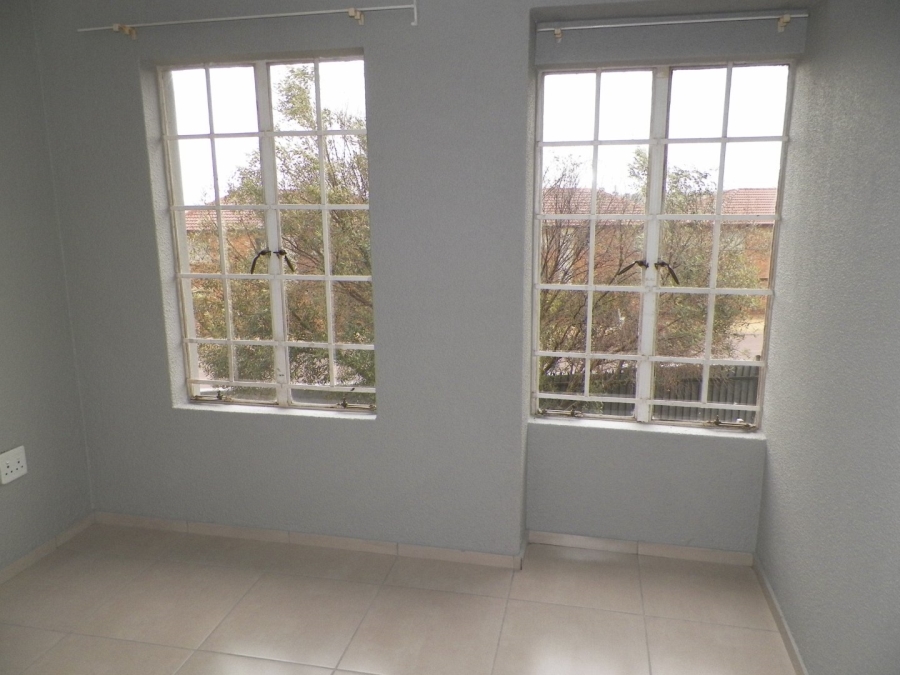 2 Bedroom Property for Sale in Kosmosdal Gauteng