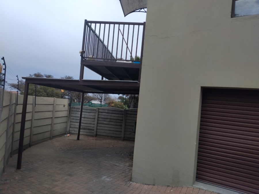 4 Bedroom Property for Sale in Rustivia Gauteng