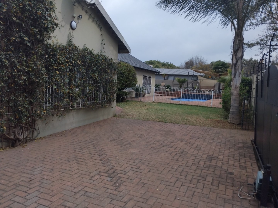 4 Bedroom Property for Sale in Rustivia Gauteng