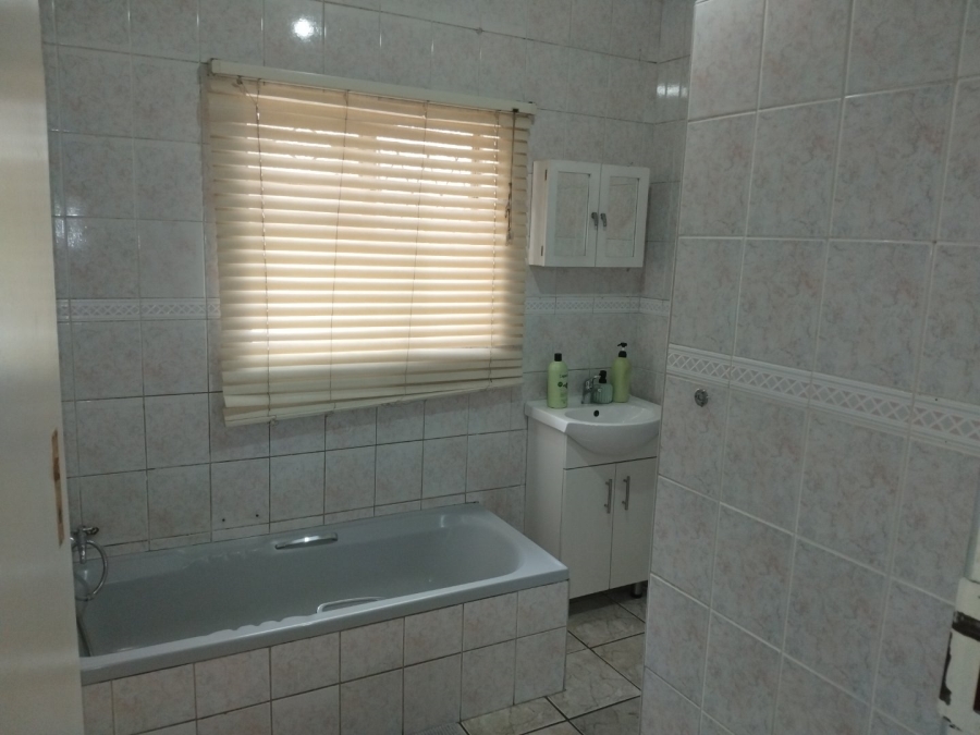 4 Bedroom Property for Sale in Rustivia Gauteng