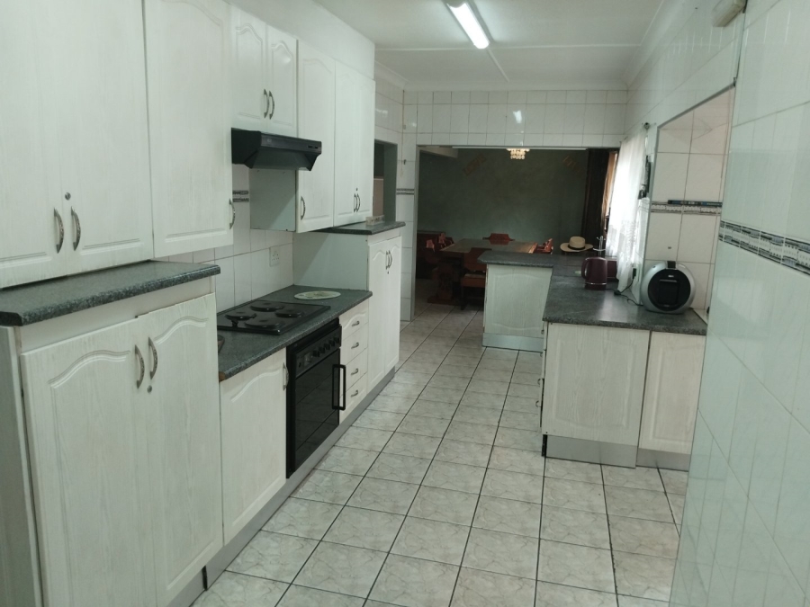 4 Bedroom Property for Sale in Rustivia Gauteng