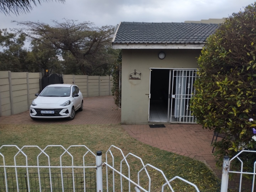 4 Bedroom Property for Sale in Rustivia Gauteng