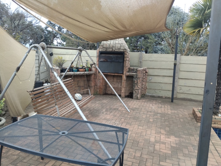 4 Bedroom Property for Sale in Rustivia Gauteng