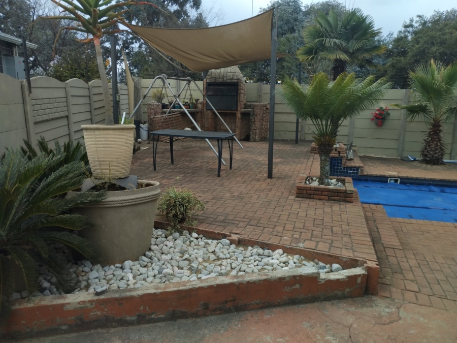 4 Bedroom Property for Sale in Rustivia Gauteng