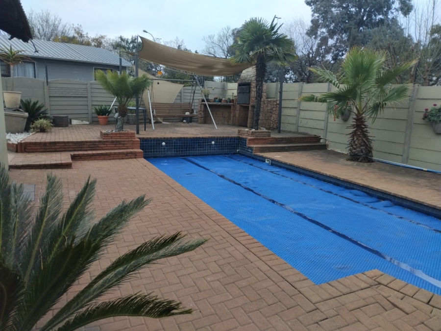 4 Bedroom Property for Sale in Rustivia Gauteng