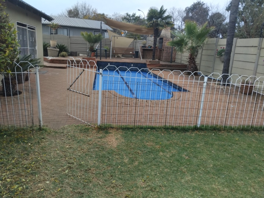 4 Bedroom Property for Sale in Rustivia Gauteng
