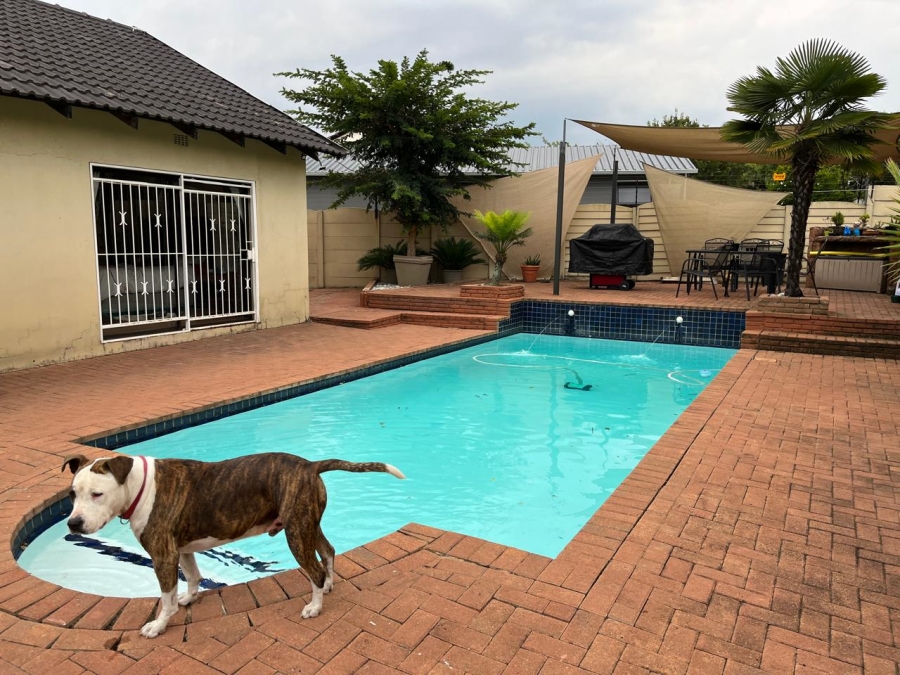 4 Bedroom Property for Sale in Rustivia Gauteng