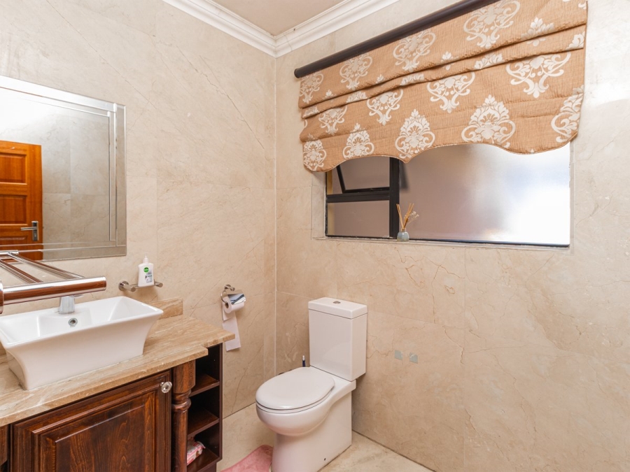 To Let 7 Bedroom Property for Rent in Blue Valley Golf Estate Gauteng