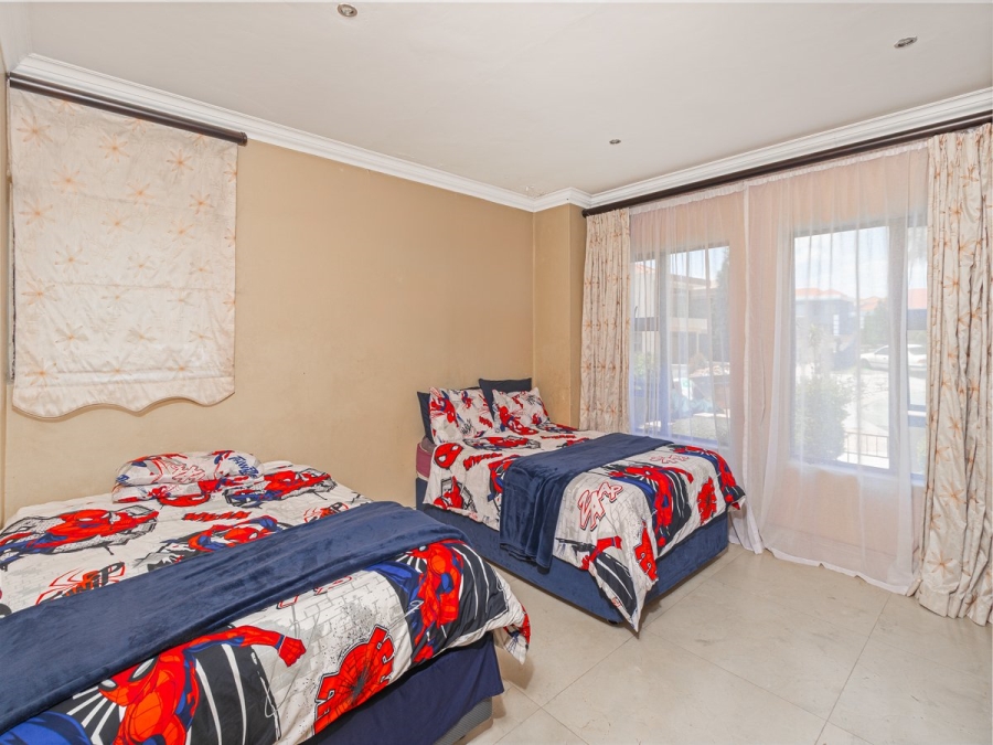 To Let 7 Bedroom Property for Rent in Blue Valley Golf Estate Gauteng