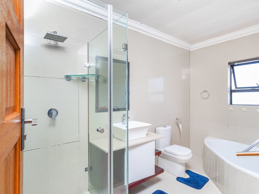 To Let 7 Bedroom Property for Rent in Blue Valley Golf Estate Gauteng