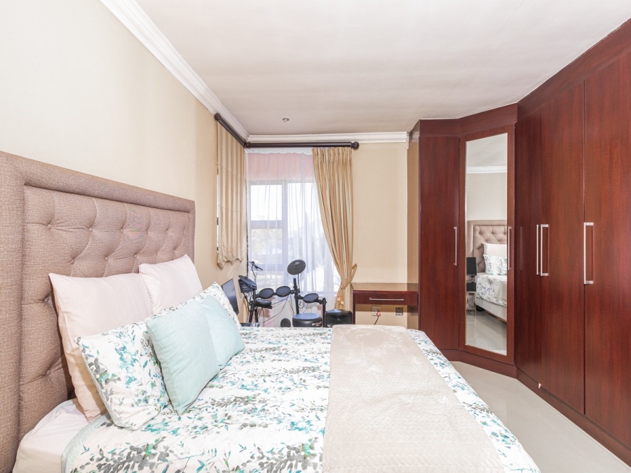To Let 7 Bedroom Property for Rent in Blue Valley Golf Estate Gauteng